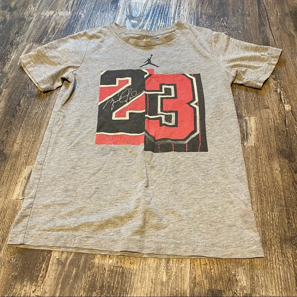 ❌SOLD❌ 9 pieces Clothing Lot - 8 T shirts 1 pair of pants - Picture 12 of 16